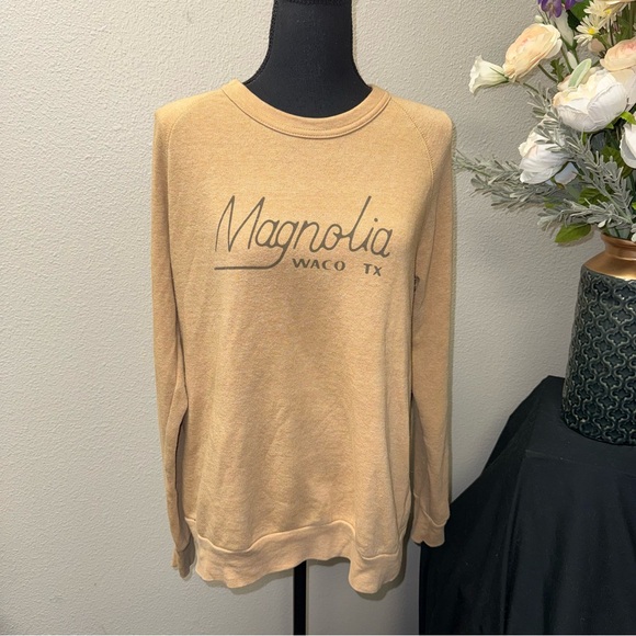 Magnolia Waco TX Graphic Sweatshirt Tan Cozy Pullover Large - Picture 2 of 10